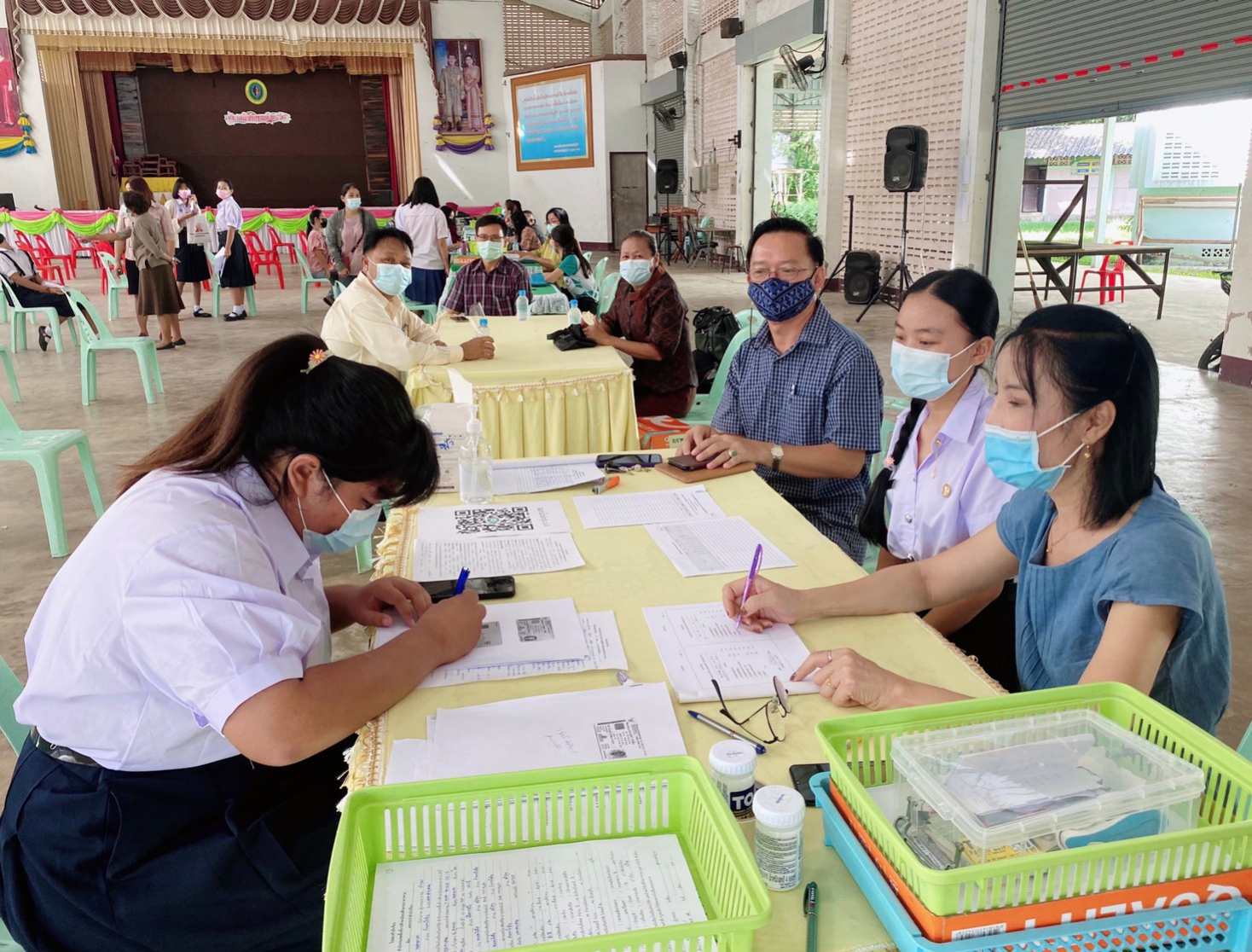 การรับรายงานตัวและมอบตัวเพื่อเข้าศึกษาต่อในระดับชั้นมัธยมศึกษาปีที่ 1 และ4 ปีการศึกษา 2564