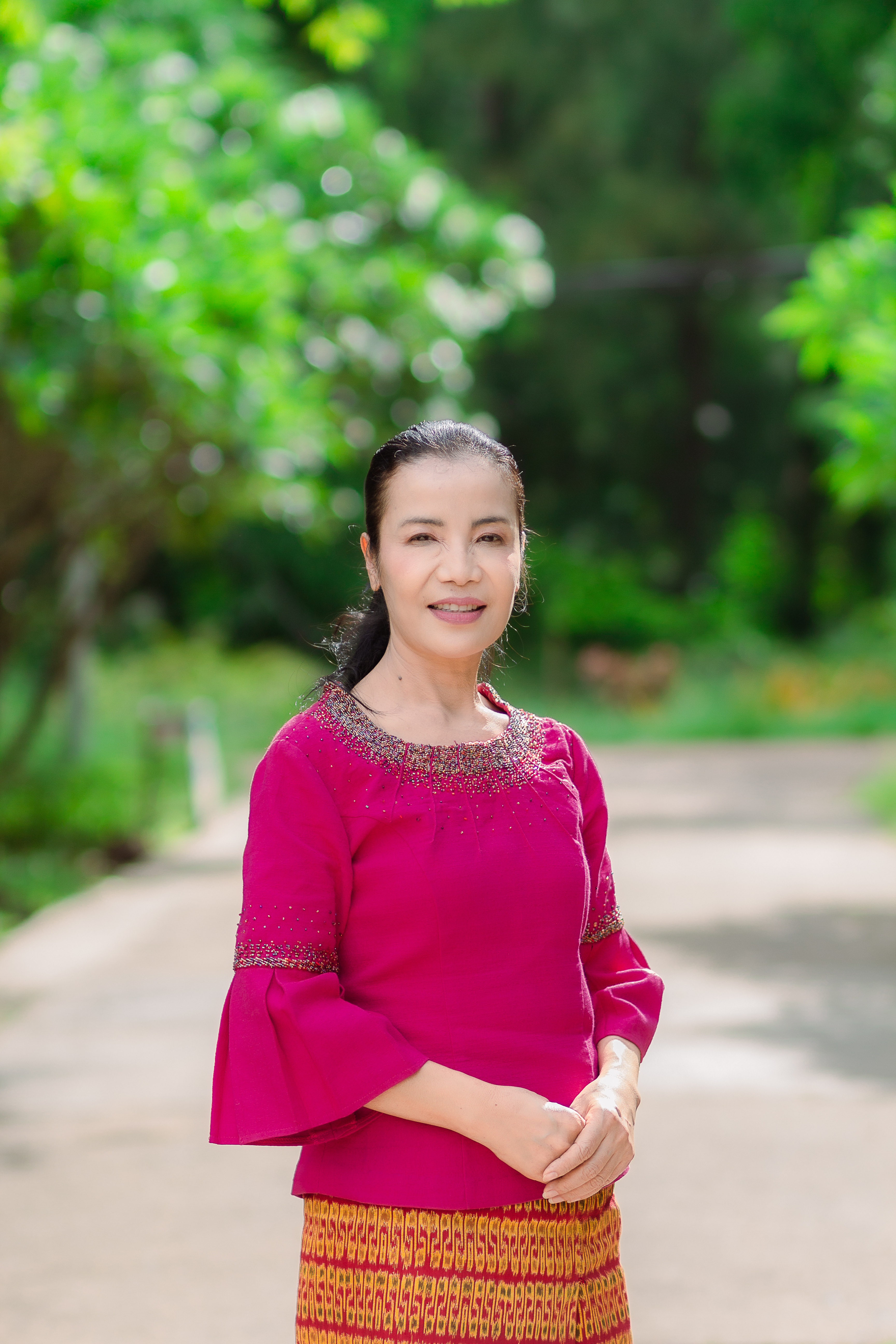 นางยิ้มรมัย  ผาใต้ 